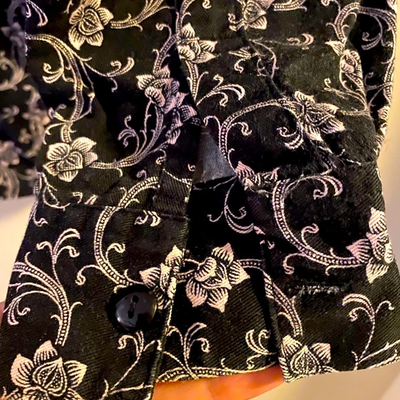 90’s Floral Button-Up Blouse by Kari | Size M | 100% Cotton - Picture 6 of 7